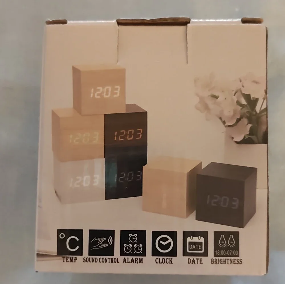 HY008 Wooden Digital Alarm Clock, Sound Activated, Temp Display, 12/24